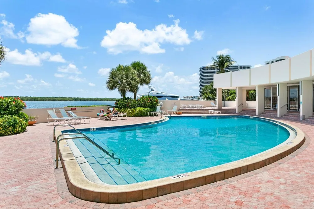 130 LAKESHORE DRIVE #322 North Palm Beach, FL 33408