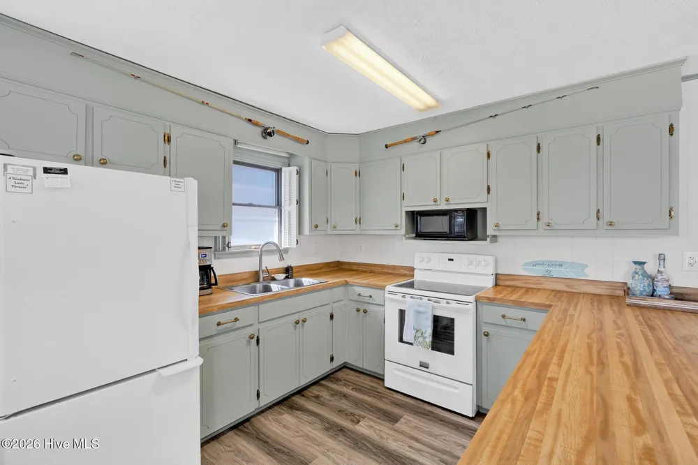 1303 Topsail Drive Surf City, NC 28445