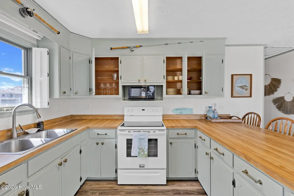 1303 Topsail Drive Surf City, NC 28445