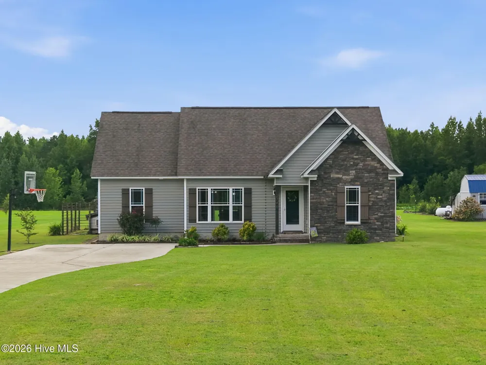 2746 Madison Hardee Road Ayden, NC 28513