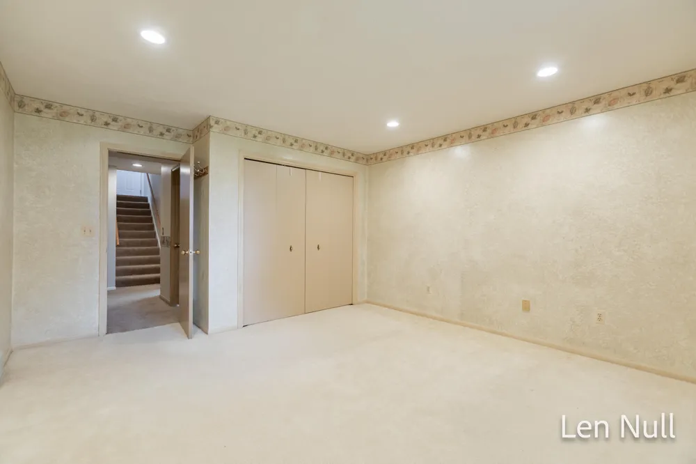 2742 Stonebluff Drive SW Wyoming City, MI 49519