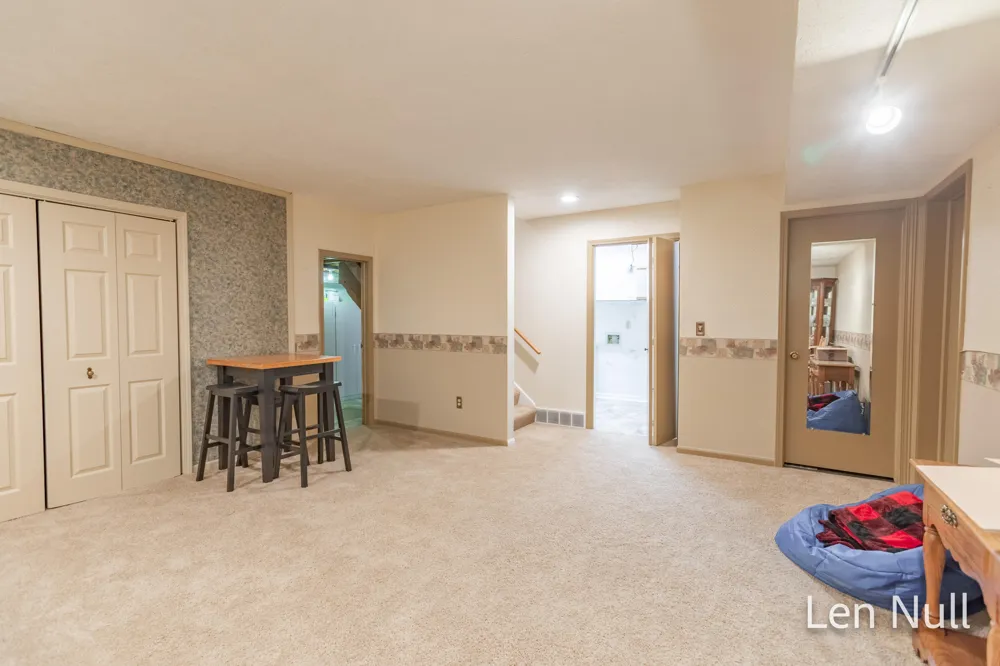 2742 Stonebluff Drive SW Wyoming City, MI 49519