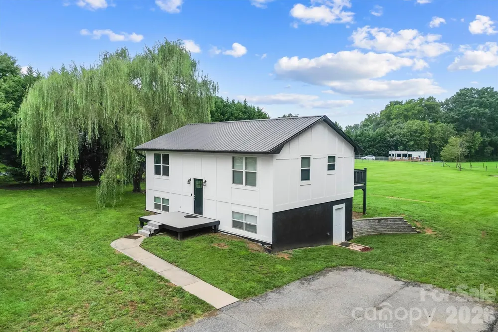 2646 Icard Rhodhiss Road Connelly Springs, NC 28612