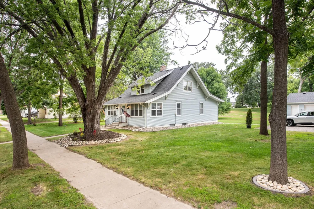 305 8th Avenue E Alexandria, MN 56308
