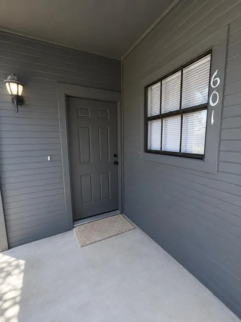 210 Oak Bay #601