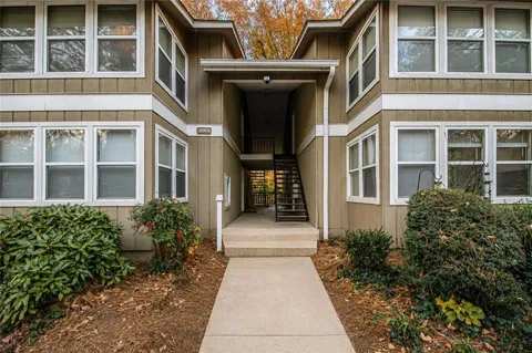 5143 Roswell Road #8