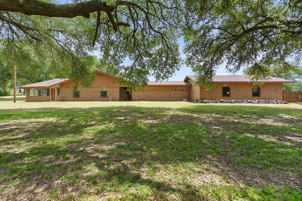 100 Joyner Street Omaha, TX 75571