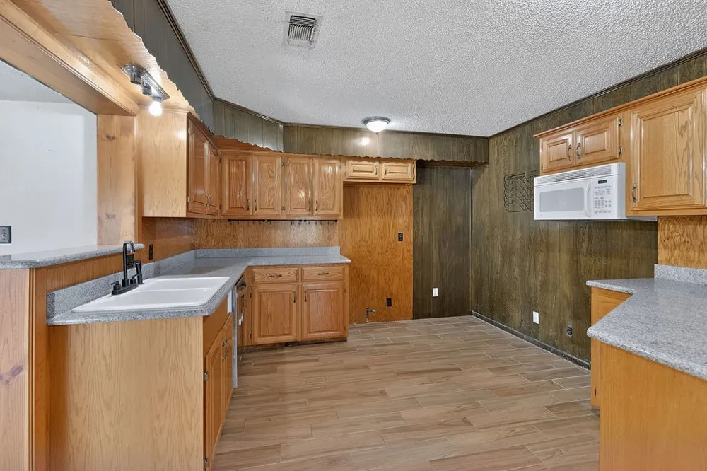 100 Joyner Street Omaha, TX 75571