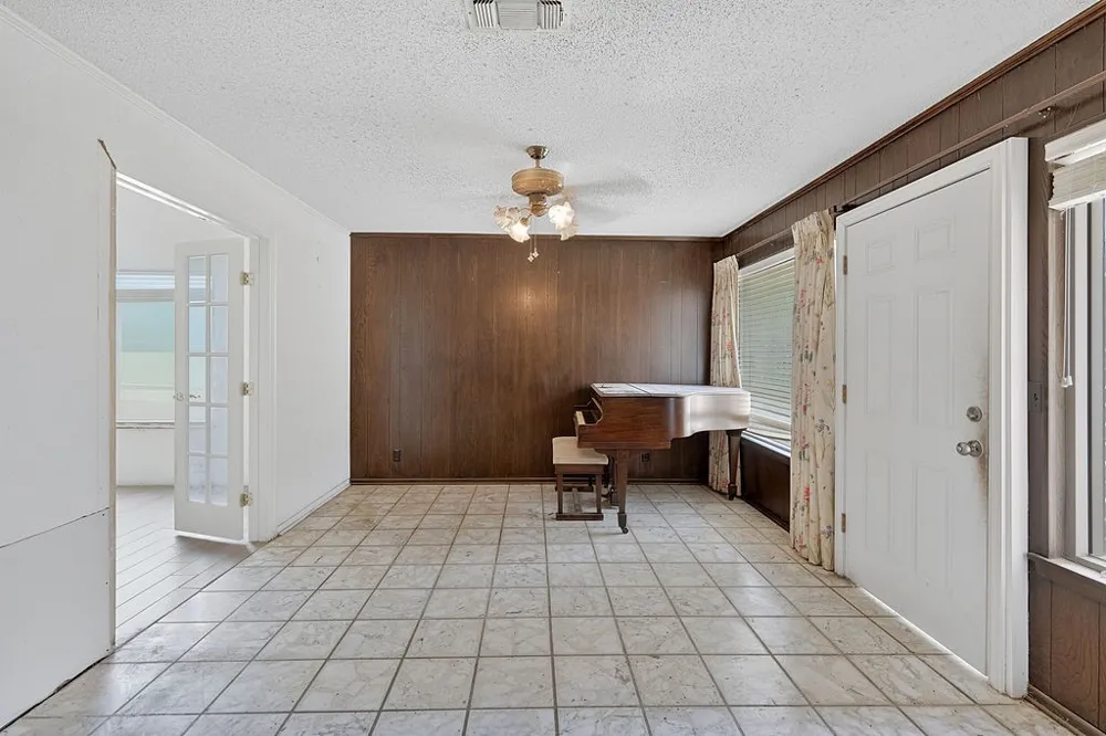 100 Joyner Street Omaha, TX 75571