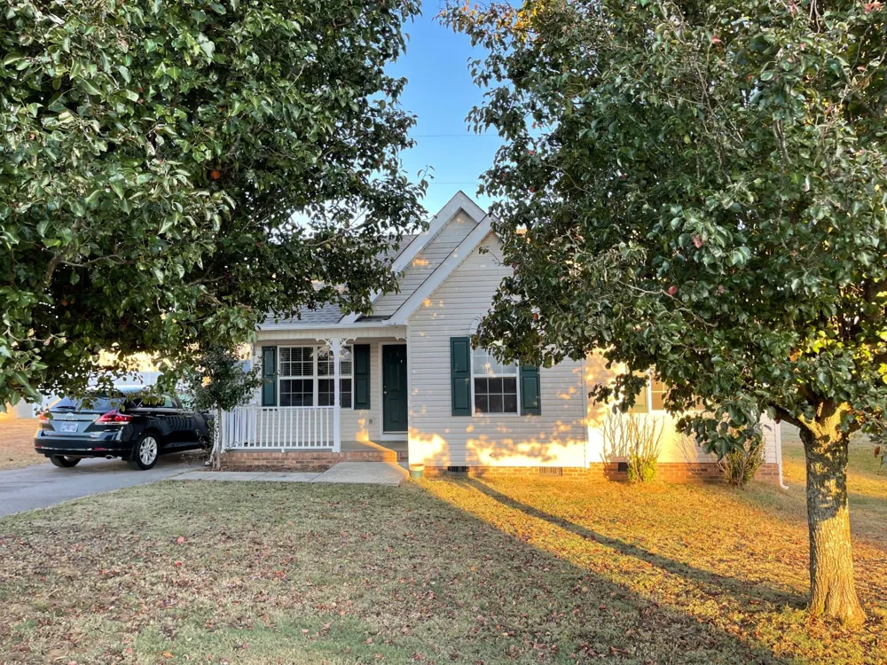 1604 Baucom Dr Columbia, TN 38401
