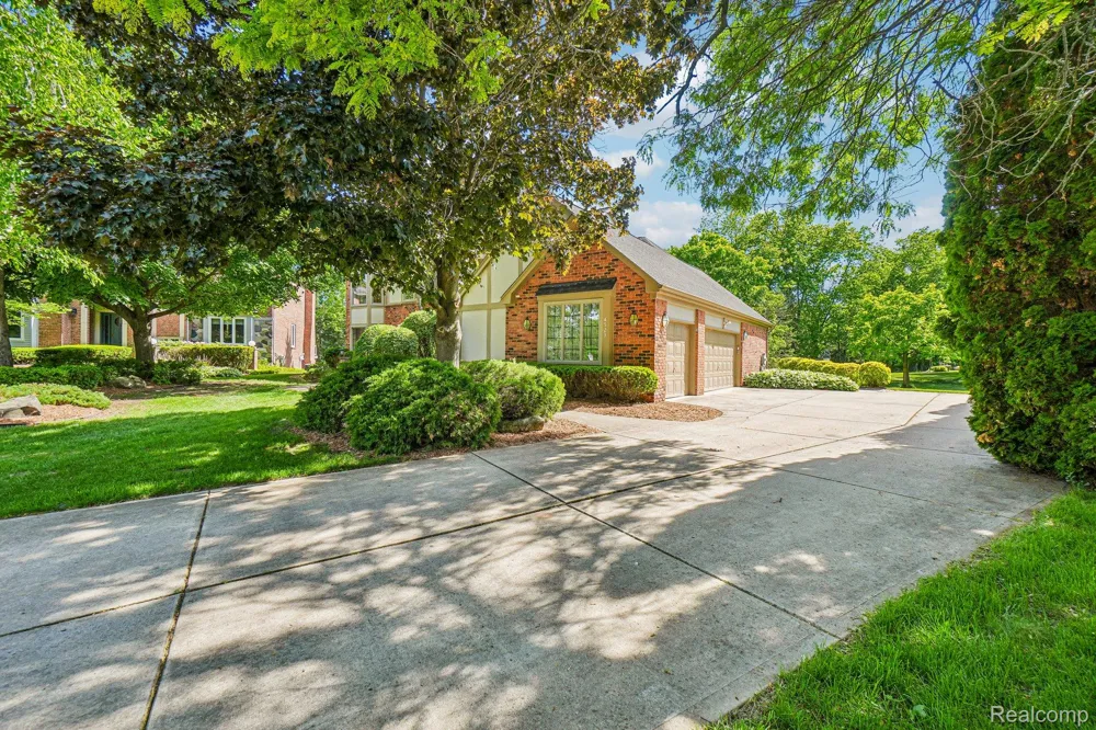 4523 Rivers Edge Drive Troy City, MI 48098