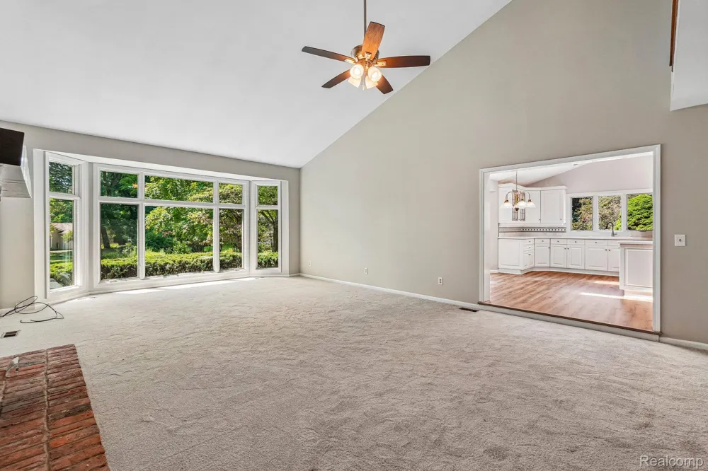 4523 Rivers Edge Drive Troy City, MI 48098