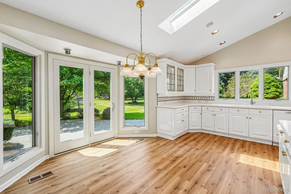 4523 Rivers Edge Drive Troy City, MI 48098