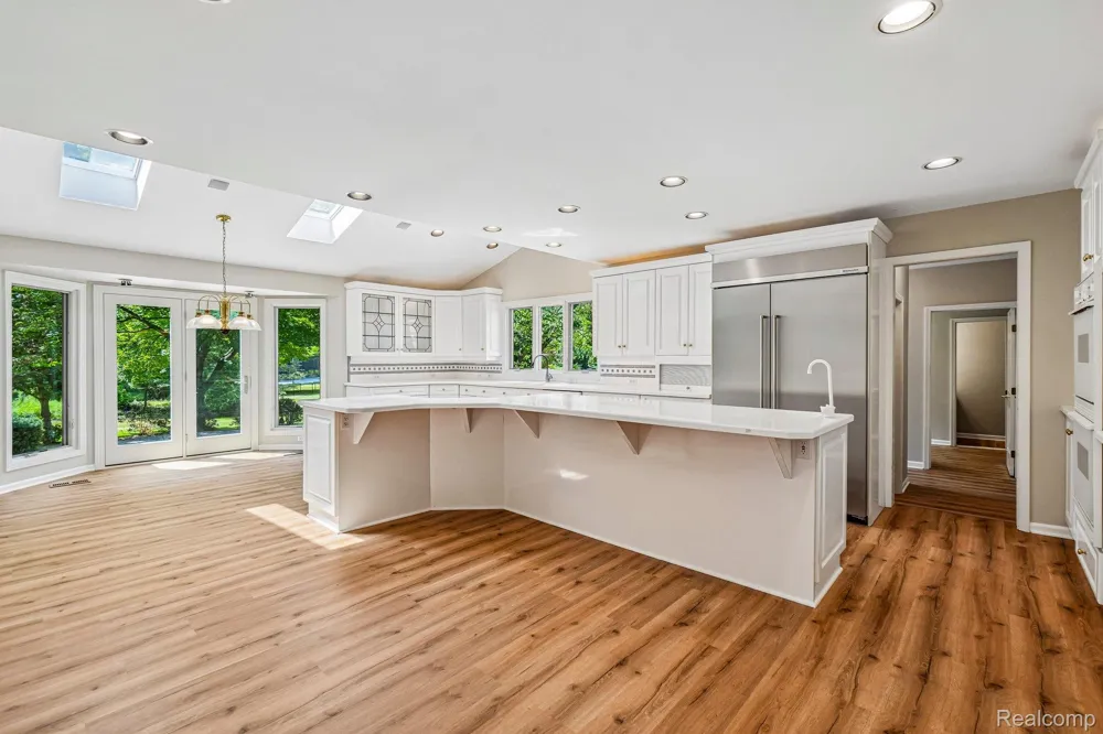 4523 Rivers Edge Drive Troy City, MI 48098