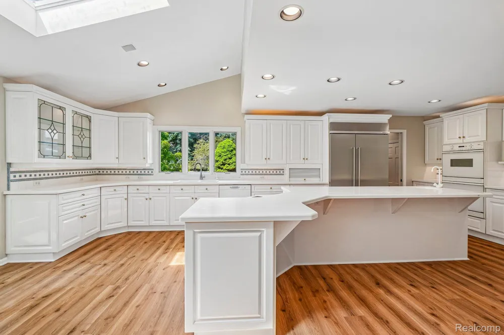 4523 Rivers Edge Drive Troy City, MI 48098
