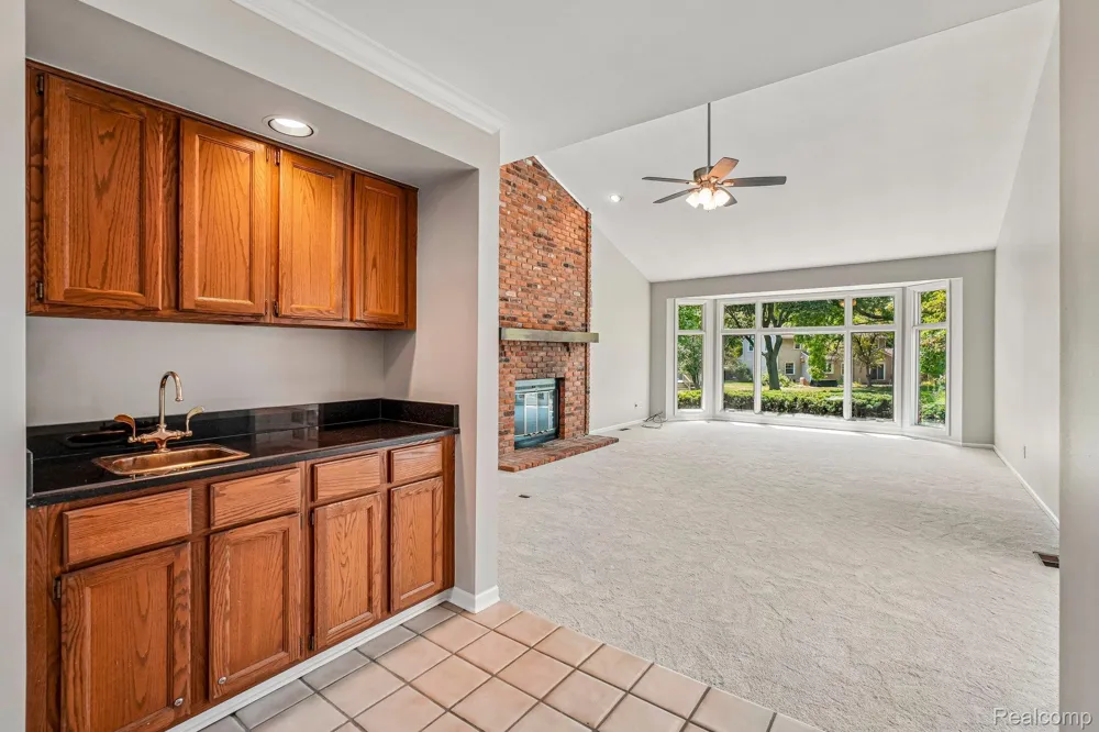 4523 Rivers Edge Drive Troy City, MI 48098