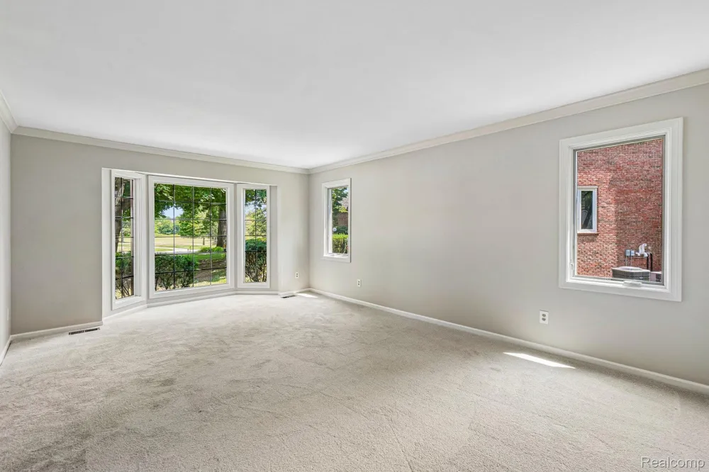 4523 Rivers Edge Drive Troy City, MI 48098