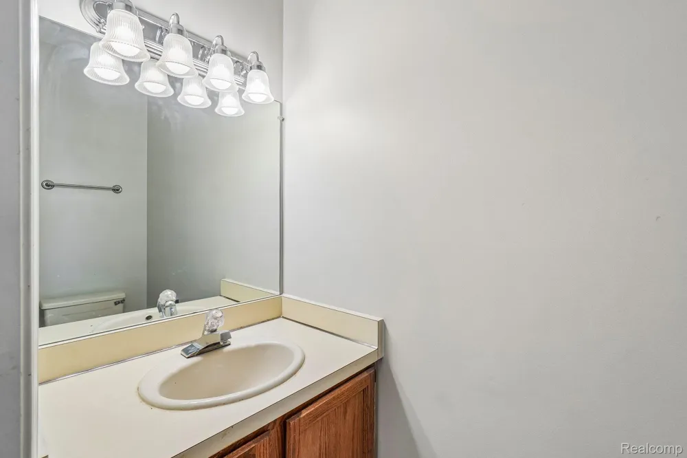 4523 Rivers Edge Drive Troy City, MI 48098