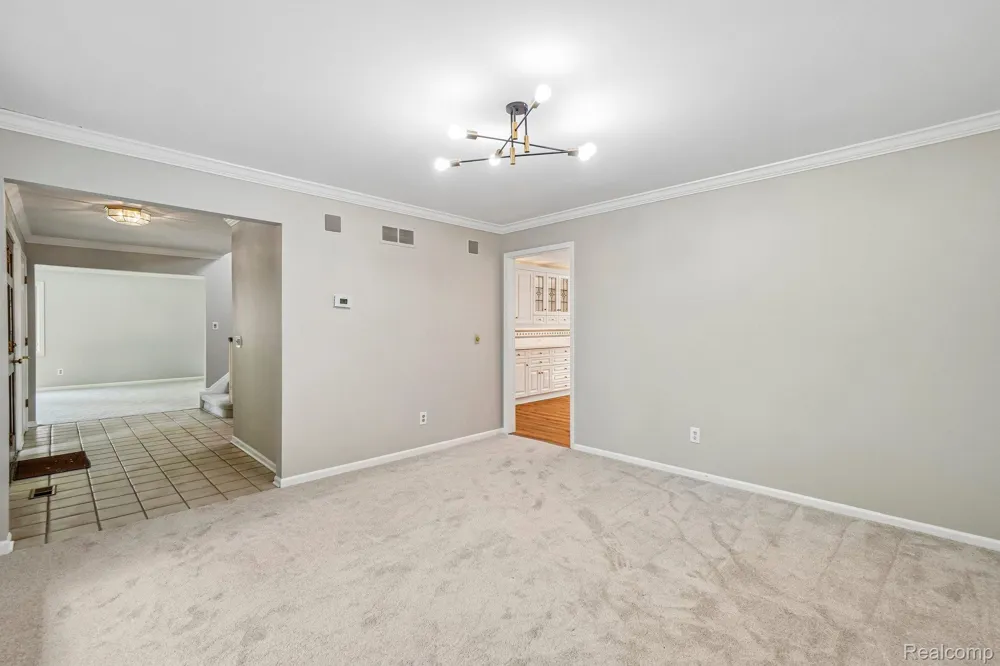 4523 Rivers Edge Drive Troy City, MI 48098
