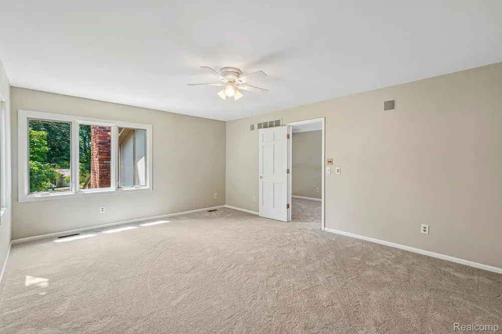 4523 Rivers Edge Drive Troy City, MI 48098