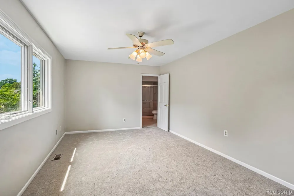 4523 Rivers Edge Drive Troy City, MI 48098