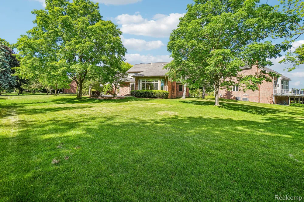 4523 Rivers Edge Drive Troy City, MI 48098