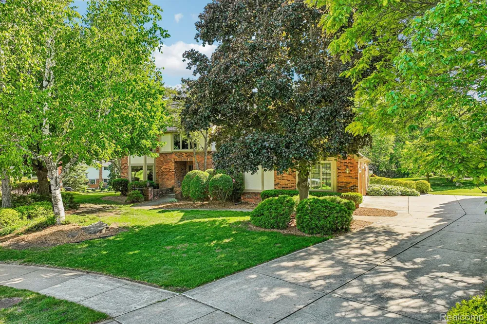 4523 Rivers Edge Drive Troy City, MI 48098