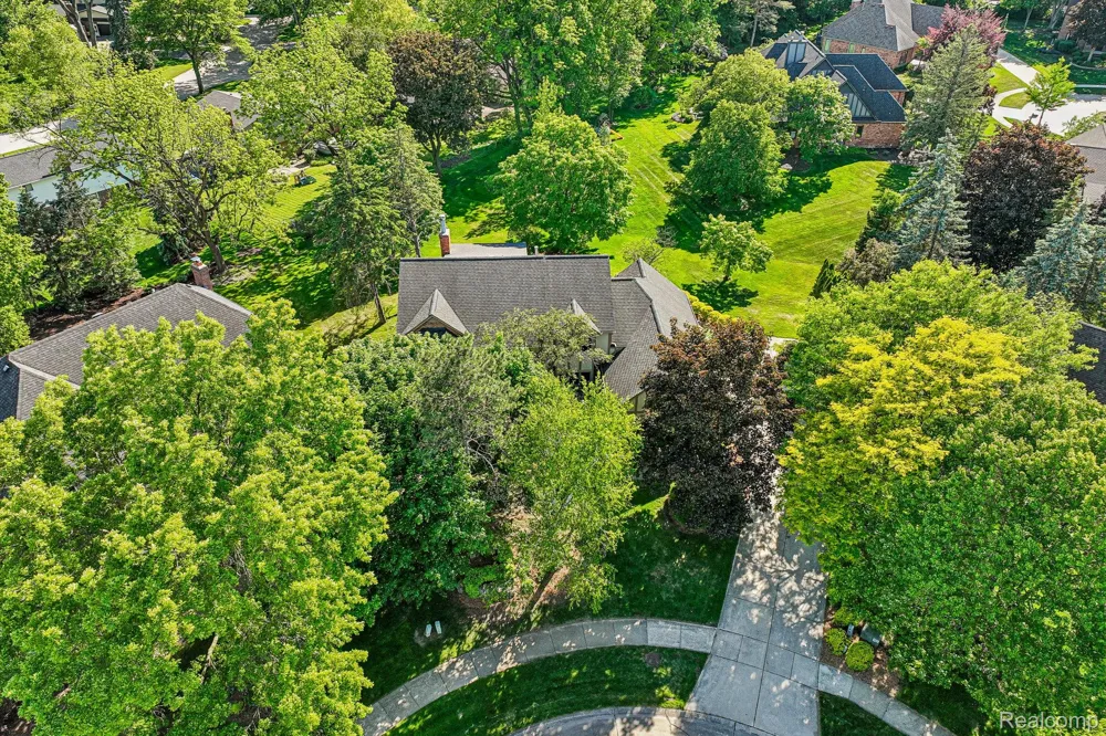 4523 Rivers Edge Drive Troy City, MI 48098