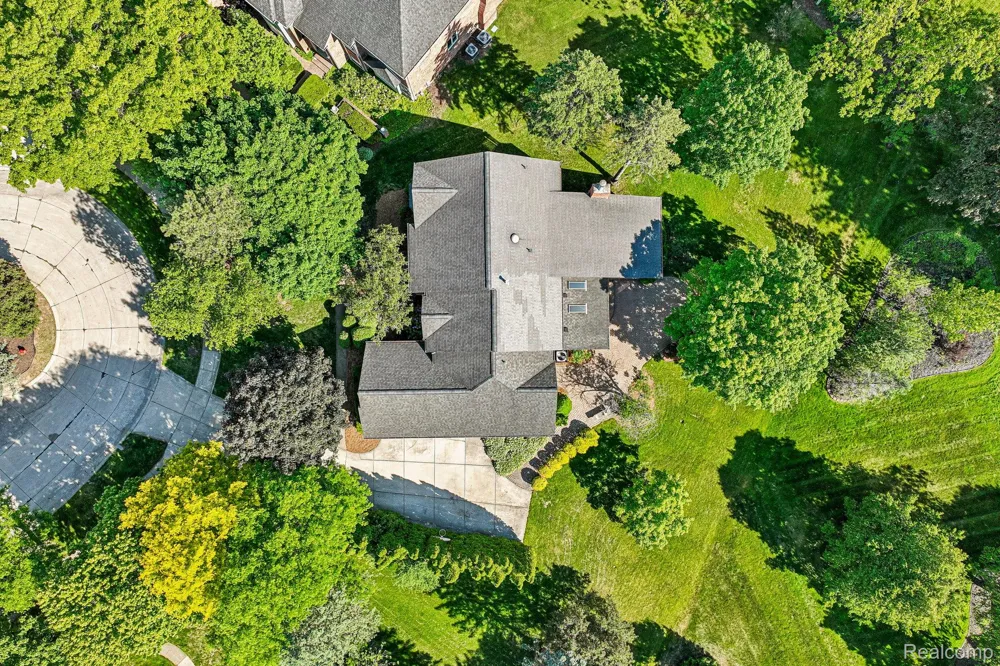 4523 Rivers Edge Drive Troy City, MI 48098