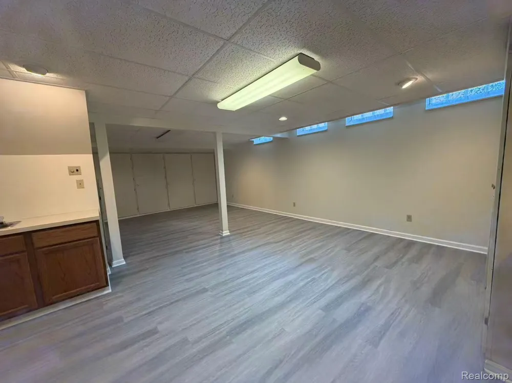 4523 Rivers Edge Drive Troy City, MI 48098