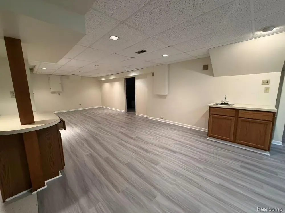 4523 Rivers Edge Drive Troy City, MI 48098