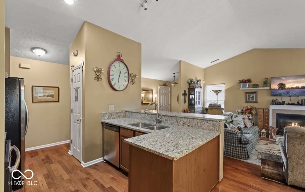 5241 Ariana Court Indianapolis, IN 46227