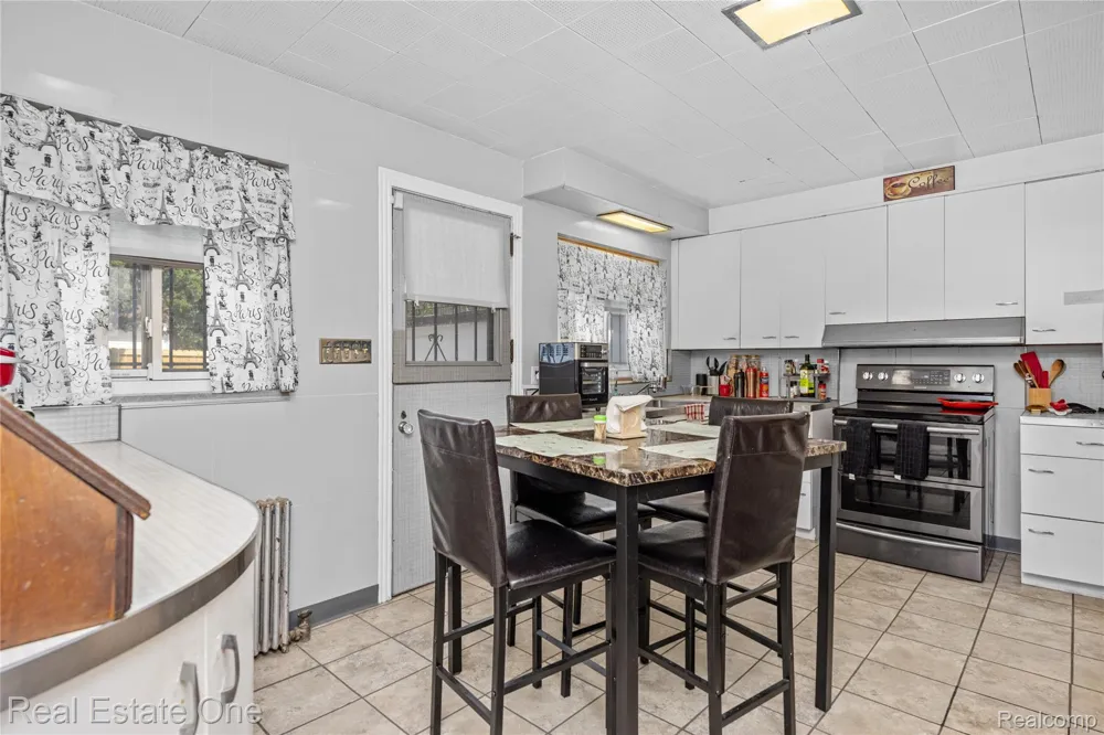 10035 W Outer Drive Detroit City, MI 48223