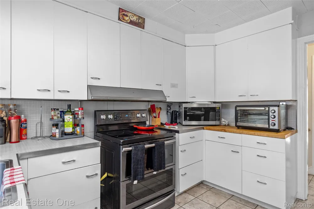 10035 W Outer Drive Detroit City, MI 48223