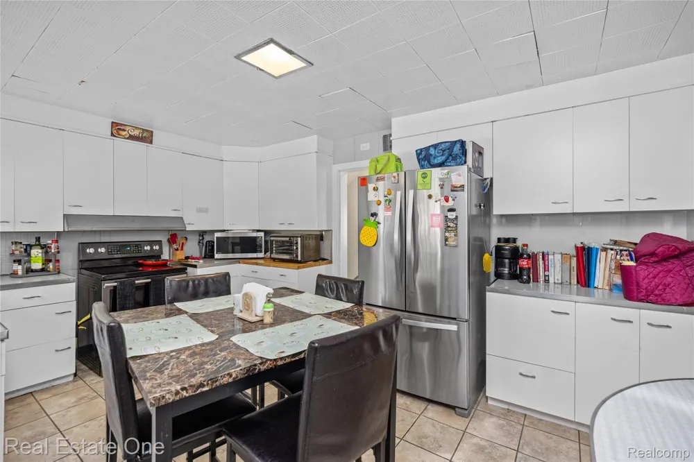 10035 W Outer Drive Detroit City, MI 48223