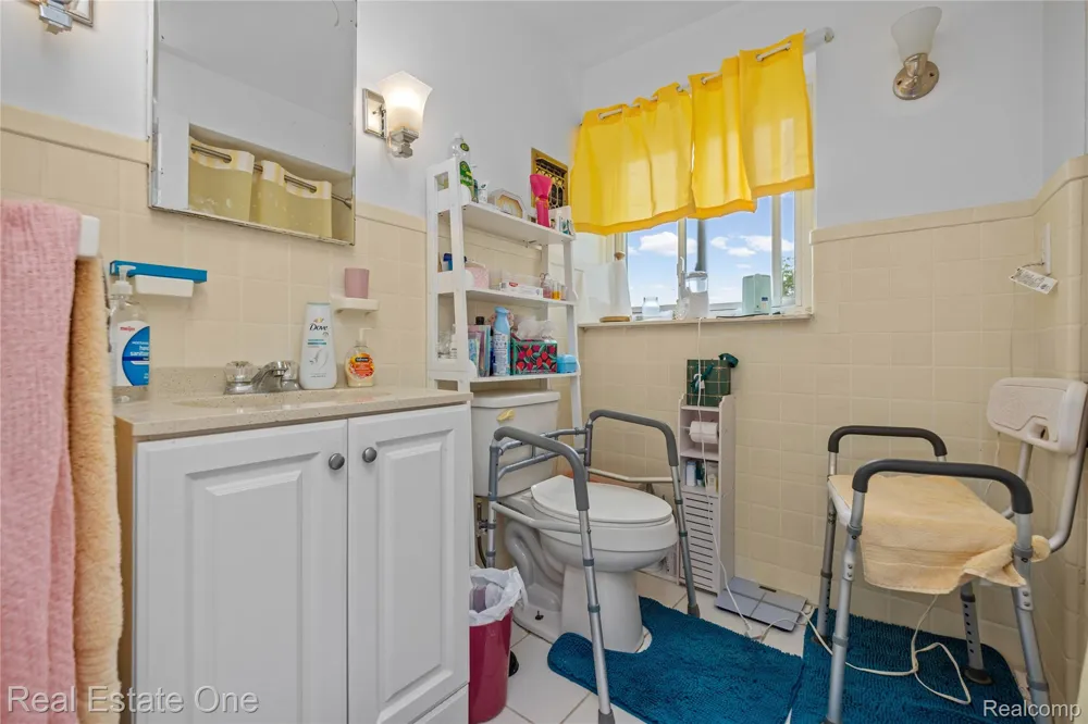 10035 W Outer Drive Detroit City, MI 48223