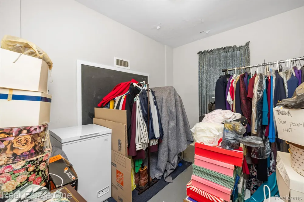 10035 W Outer Drive Detroit City, MI 48223