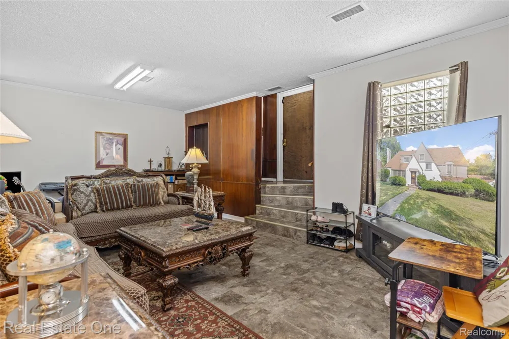10035 W Outer Drive Detroit City, MI 48223