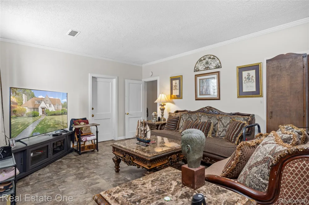 10035 W Outer Drive Detroit City, MI 48223