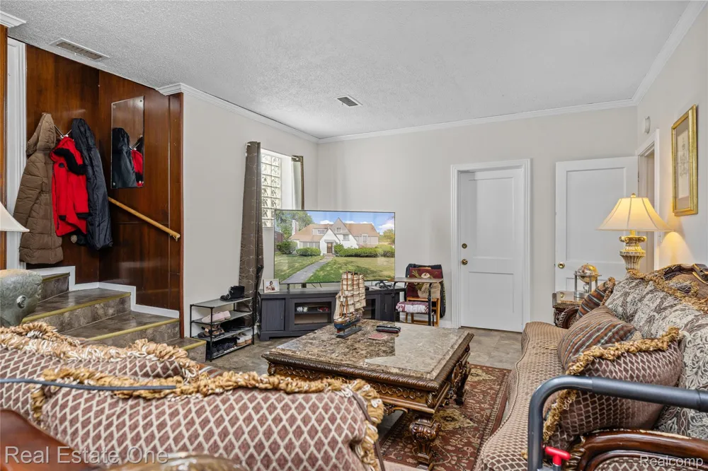 10035 W Outer Drive Detroit City, MI 48223