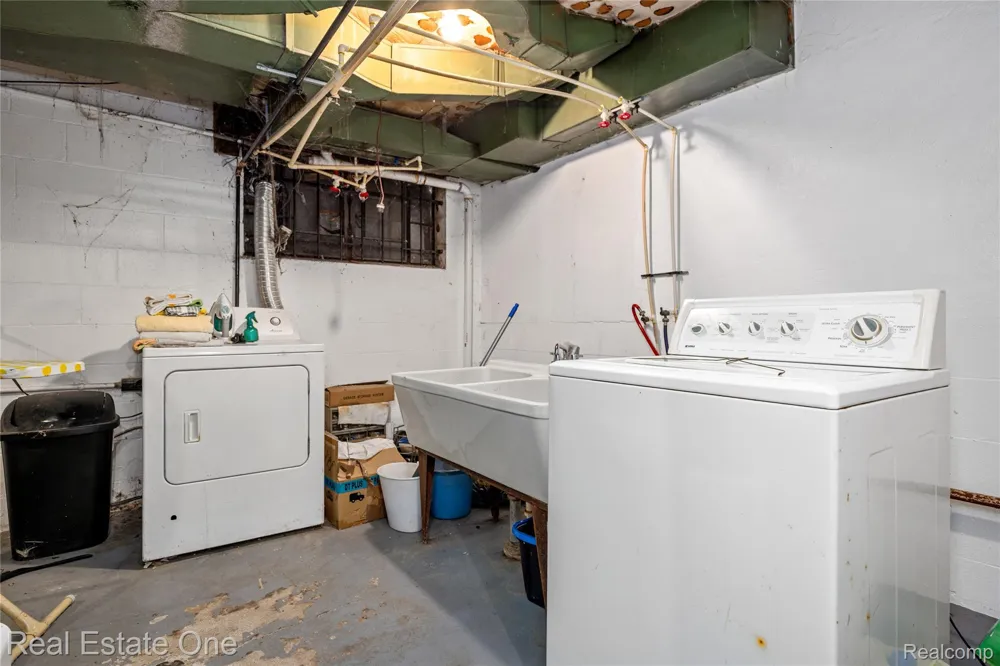 10035 W Outer Drive Detroit City, MI 48223