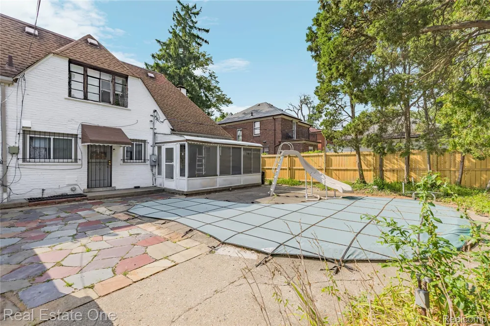 10035 W Outer Drive Detroit City, MI 48223