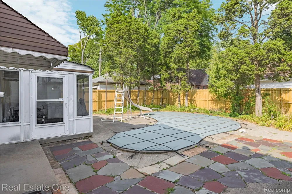 10035 W Outer Drive Detroit City, MI 48223
