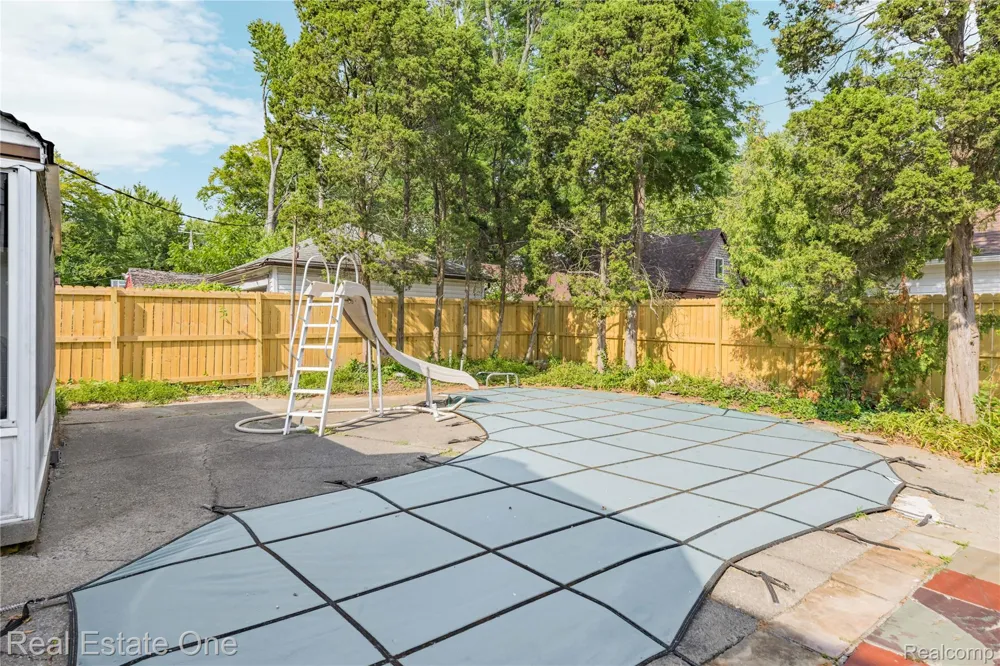 10035 W Outer Drive Detroit City, MI 48223