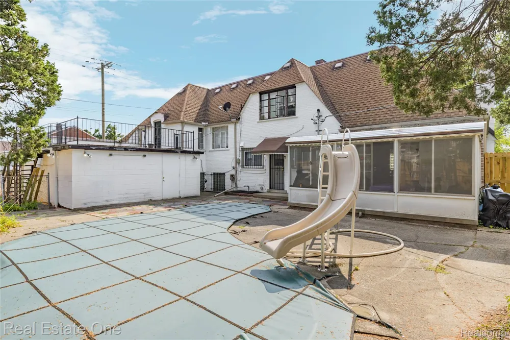 10035 W Outer Drive Detroit City, MI 48223