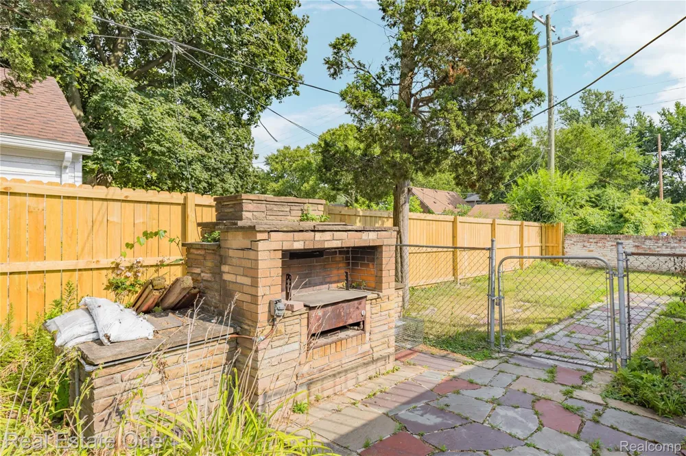 10035 W Outer Drive Detroit City, MI 48223