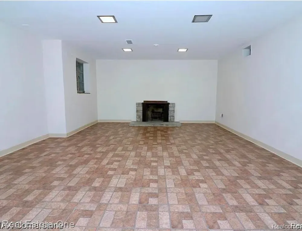 10035 W Outer Drive Detroit City, MI 48223