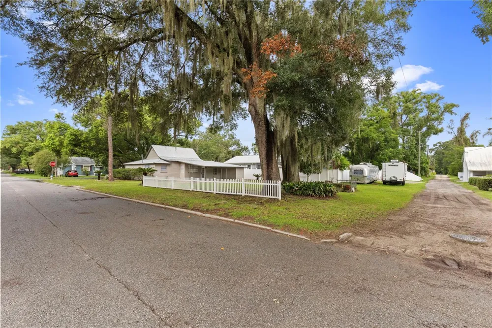 5450 10TH STREET Zephyrhills, FL 33542