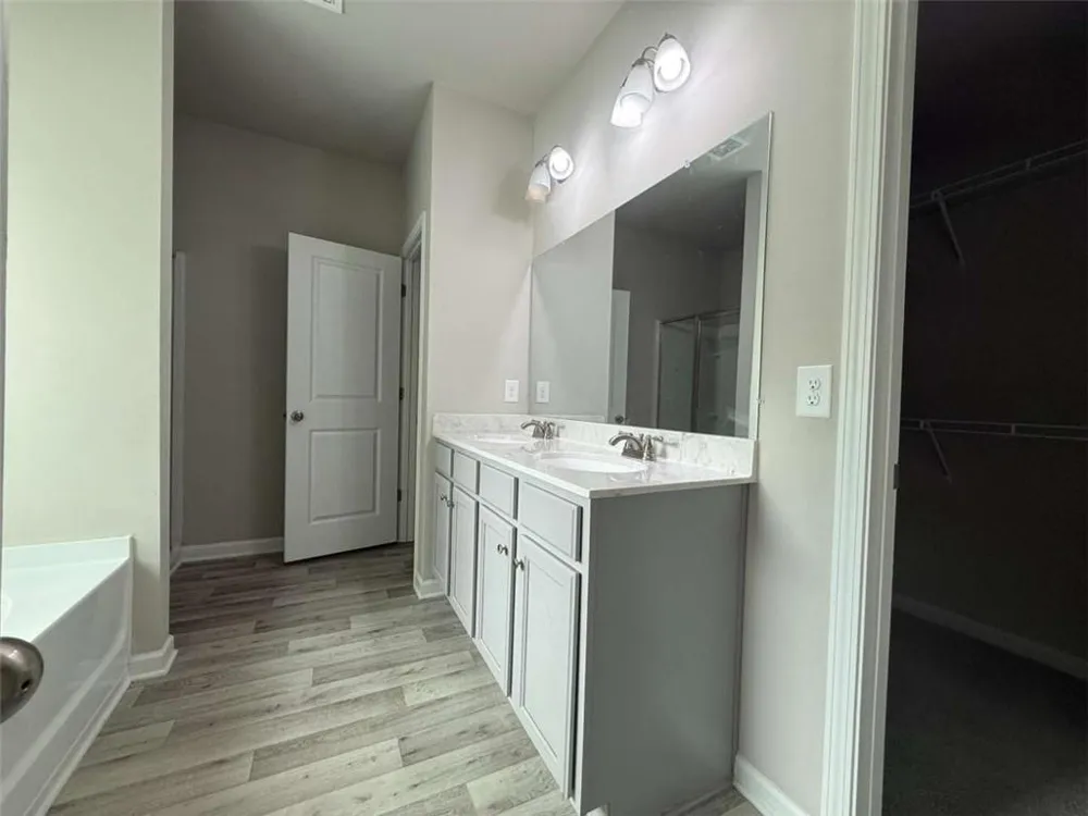 1521 Winding Ridge Trl Hoschton, GA 30548