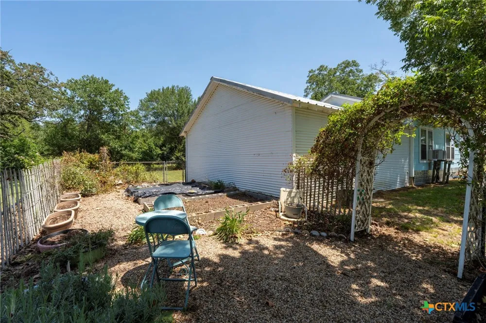 522 County Road 329 Milano, TX 76556